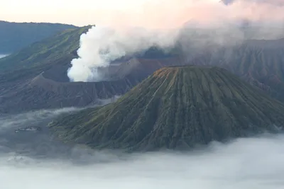 Вулкан Бромо: потрясающие кадры природного чуда.