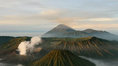 Огненное дыхание вулкана Бромо: уникальные фотографии изнутри.