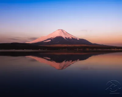 Вулкан Фудзияма в лучах заката: Удивительные кадры