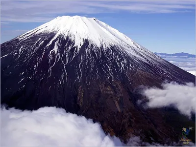 Сквозь дым и пепел: Вулкан Фудзияма во всей своей мощи