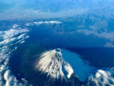 Вулкан Фудзияма: Взрыв жизни на грани огня