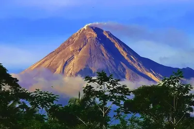 Свежие снимки Вулкана Мерапи: бесплатно и в высоком разрешении.