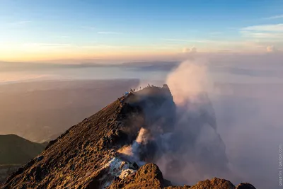 Огненное шоу Вулкана Мерапи: фото вечернего извержения