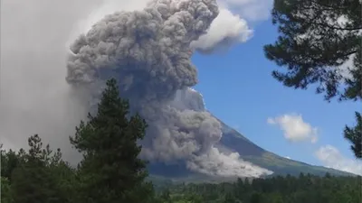 Вулкан Мерапи: обои на рабочий стол