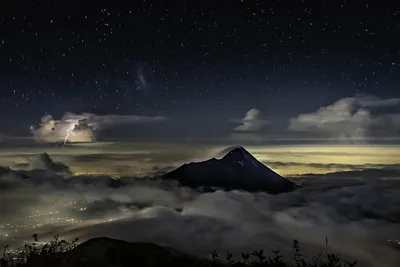 Вулкан Мерапи: красочные gif изображения