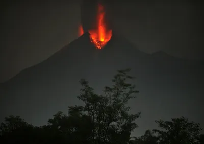 Фотка Вулкана Мерапи на мак.