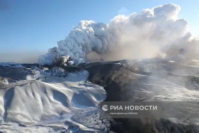 Фото Вулкана Толбачик в арт-стиле