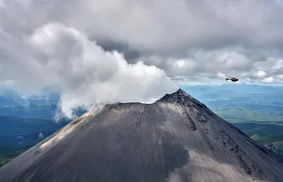 Изображения камчатских вулканов: впечатляющий фон для вашего экрана