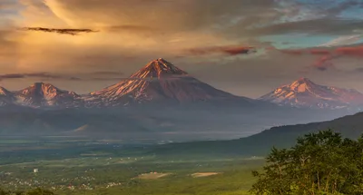 Обои на телефон с красочными изображениями камчатских вулканов