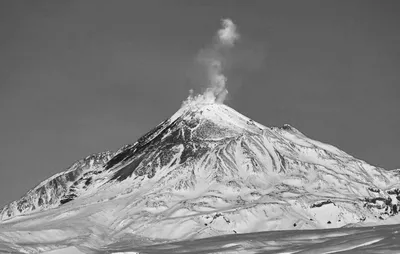GIF-изображения вулканических извержений: захватывающая динамика