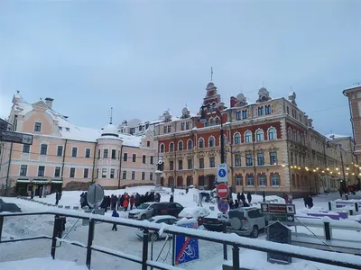 Выборг в Ледяном Очаровании: Фотографии с Заснеженных Мостов