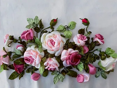 Прекрасные розы в вышивке лентами: самые качественные изображения