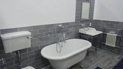 Фотография с высотой смесителя над ванной в Full HD качестве