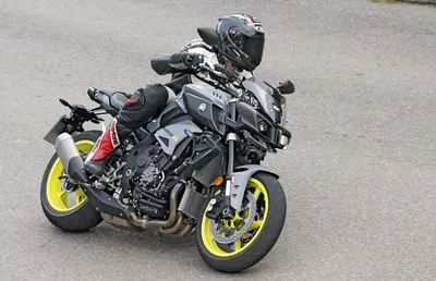 Исключительное изображение Yamaha MT-10 в формате JPG