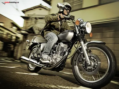 Фото мотоцикла Yamaha SR 400 в высоком разрешении
