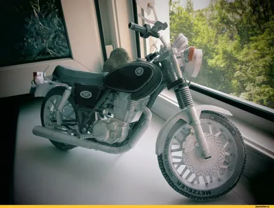 Фотография мотоцикла Yamaha SR 400 в формате png для прозрачного фона