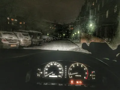 Искусство вождения: Зимние ночные моменты на фото