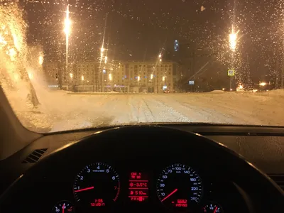 За рулем ночью зимой: Магия зимних дорог в картинках