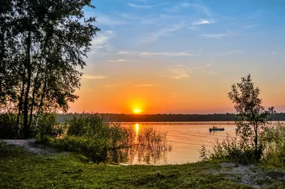 Атмосферный закат на озере, увековечь его на фото