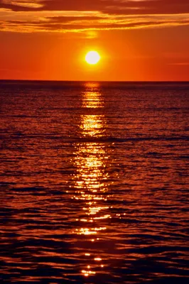 Закат солнца на море  фото