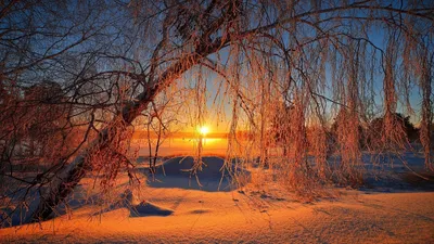 Отражение холода: Фото заката солнца в зимнем зеркале