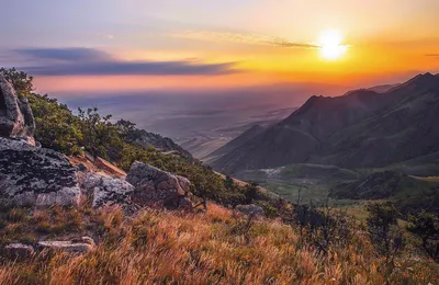 Фото заката в горах в формате JPG для скачивания бесплатно