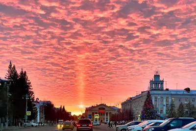 HD фото заката в городе с яркими цветами