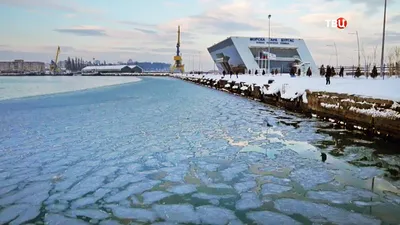 Замерзшее Черное море: Фото с возможностью выбора размера и формата (JPG, PNG, WebP)