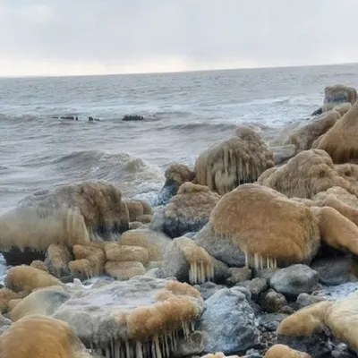 Загадочная красота Черного моря во льду: фотографии, раскрывающие его тайны.