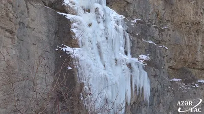 Ледяные водопады: красота и драма природы на фотографиях