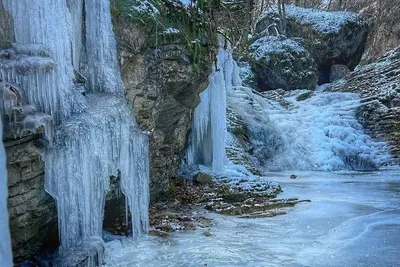 Замерзшие водопады: уникальные картины природы в HD