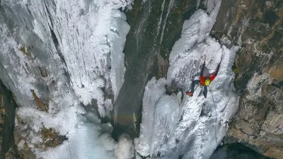 Фотография замерзших водопадов