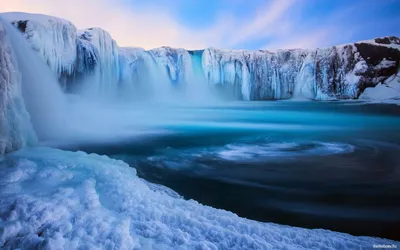 Замерзший водопад на фотографиях: прикоснитесь к величественной силе природы