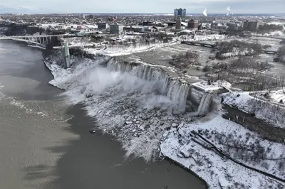 Водопад во льдах: замерзший ниагарский водопад на впечатляющих фотографиях