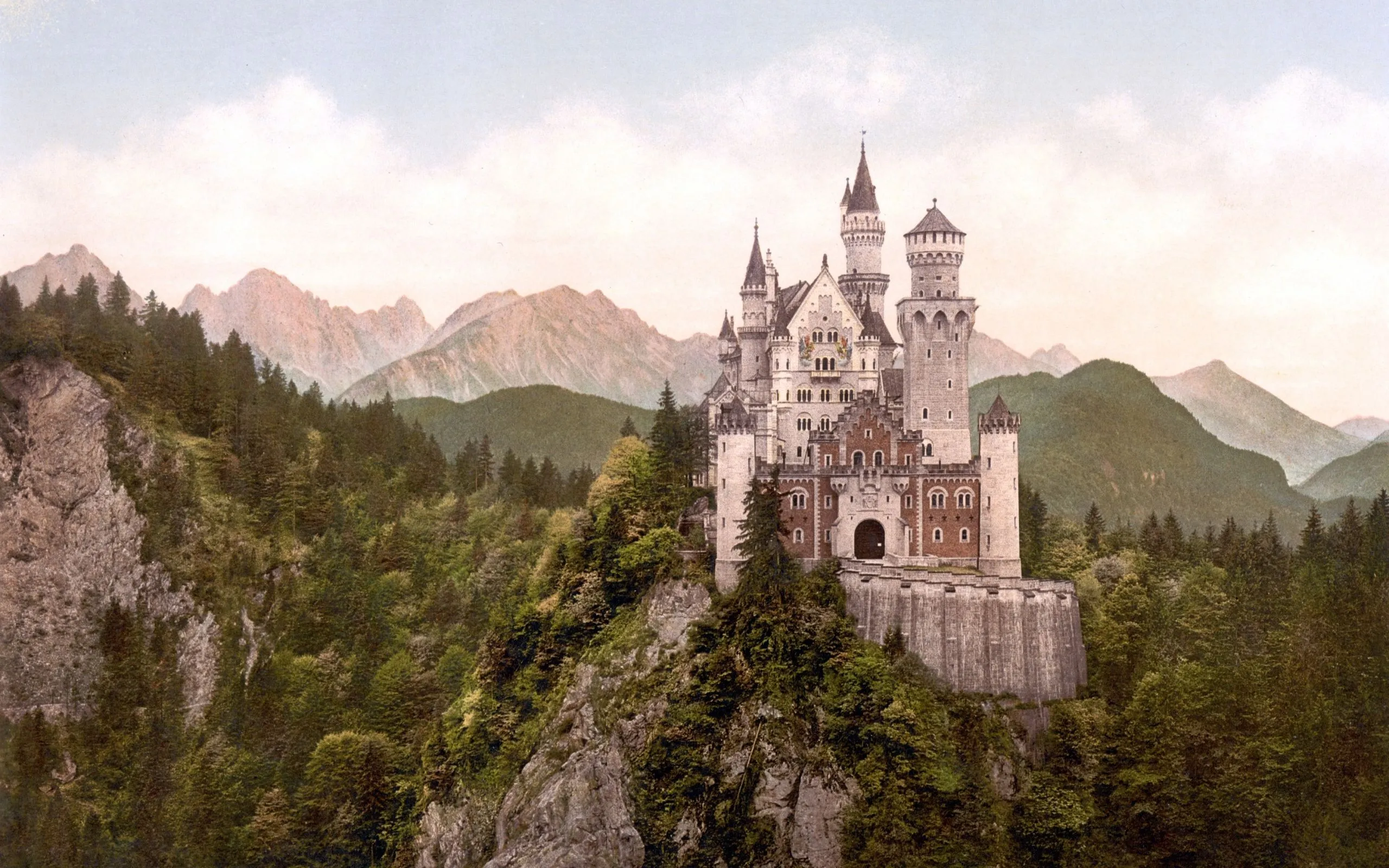 Средневековый фэнтезийный замок в горах. - изображение в векторе / векторный клипарт