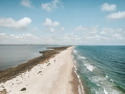 Затока пляж: где сливаются небо и море на фото