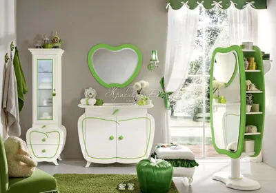 Фото: зеленая детская комната с креативной раскраской стен