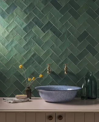 Зеленая плитка в ванной - фотографии с разными вариантами освещения ванной комнаты