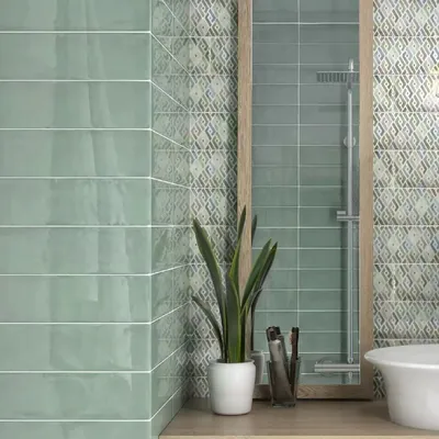 Зеленая плитка в ванной - фотографии с разными вариантами мебели и аксессуаров для ванной комнаты