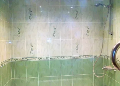 Ванная комната с зеленой плиткой: сочетание стиля и функциональности