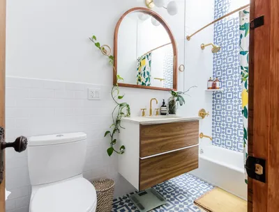 Зеленая ванная комната с уютной атмосферой: фото