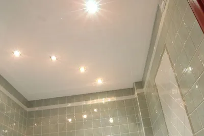 Фото зеркальных потолков в ванной с возможностью скачать бесплатно