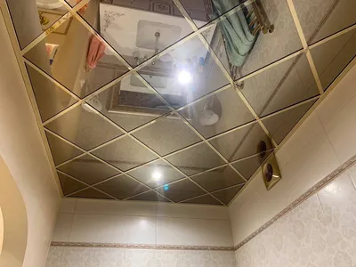 Фото зеркальных потолков в ванной в разных ракурсах