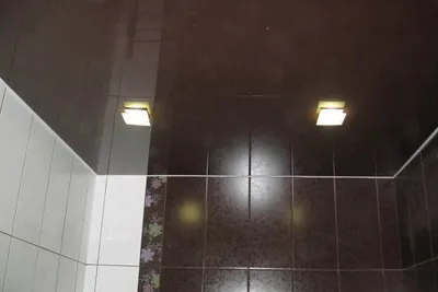 Дизайнерские идеи для зеркальных потолков в ванной