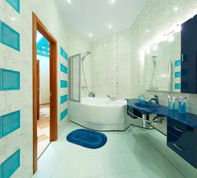Дизайн ванных комнат с современными зеркальными потолками