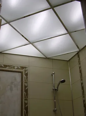 Зеркальные потолки в ванной фотографии