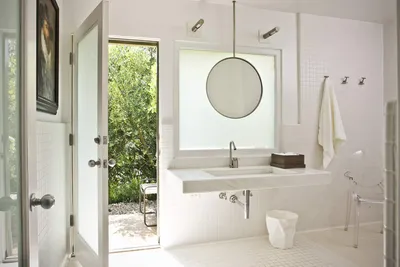 Интересный дизайн зеркала над ванной, который подчеркнет ваш стиль