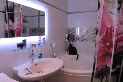 Зеркало над ванной, придающее ощущение роскоши