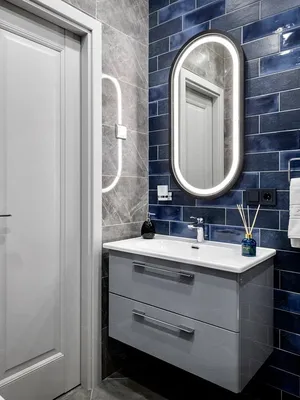 Фото зеркала над ванной, добавляющего элегантности вашей ванной комнате