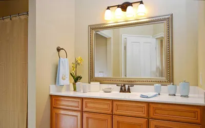 Фото ванной комнаты с эффектом зеркала